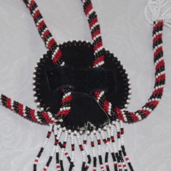 Vintage Native Seed Bead Bolo Necklace, First Nations Hand-crafted Beadwork - Picture 7 of 12